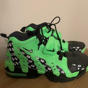 Sz 11.5 NEW: Nike AIR Diamond Turf MAX 96 Rage electric green new without tags.